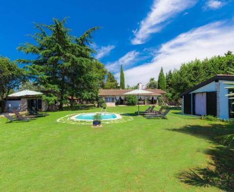 Gyönyörű villa Umag külvárosában, mindössze 250 méterre a tengertől, zöld pázsiton keresztül - pic 35
