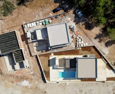 Deux villas similaires au premier rang de la mer dans la région de Zadar - pic 15