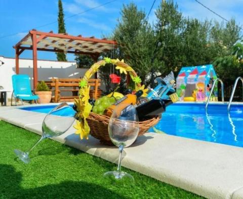 Krásná vila s bazénem v oblasti Zadaru - pic 3