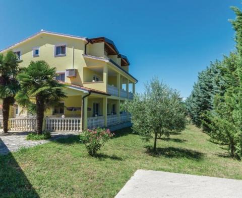 Apartment house of 6 apartments with swimming pool just 2 km from the sea in Porec area 