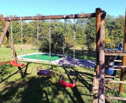 House with a swimming pool and a spacious plot of 22000 sq.m. in Labin area - pic 9