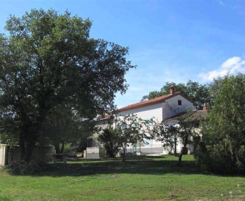 House with a swimming pool and a spacious plot of 22000 sq.m. in Labin area - pic 10