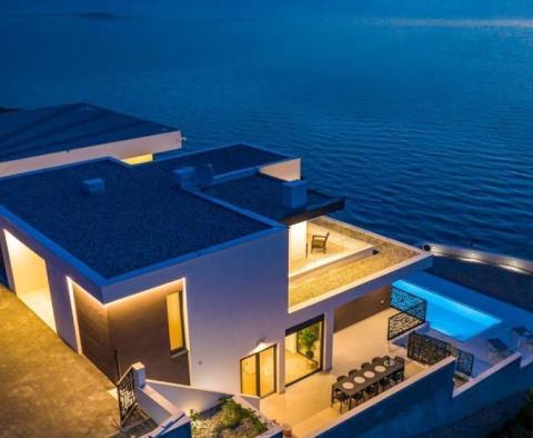 Moderne Villa in erster Linie in der Gegend von Zadar, das gefragteste Format! - foto 10