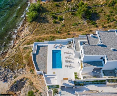 Moderne Villa in erster Linie in der Gegend von Zadar, das gefragteste Format! - foto 23