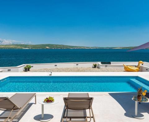 Moderne Villa in erster Linie in der Gegend von Zadar, das gefragteste Format! 