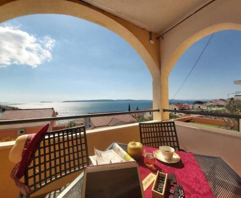 Grande propriété touristique sur Ciovo à seulement 200 mètres de la mer, 5 appartements - pic 5