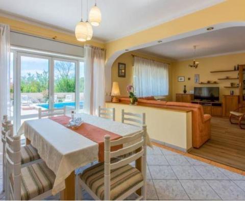 Charmante Villa mit Swimmingpool und wunderschönem Meerblick in Grizane, mit weitem Meerblick! - foto 21