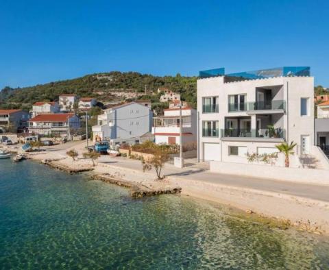 Stylish waterfront villa in a picturesque village between Trogir and Rogoznica - pic 3