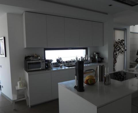 Luxus villa gyönyörű kilátással a tengerre, úszómedencével Lovranban - pic 46