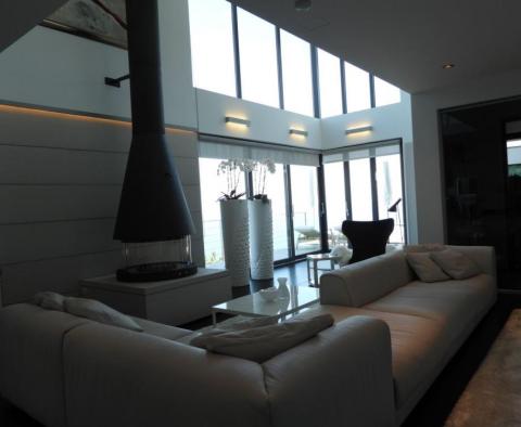 Luxus villa gyönyörű kilátással a tengerre, úszómedencével Lovranban - pic 53