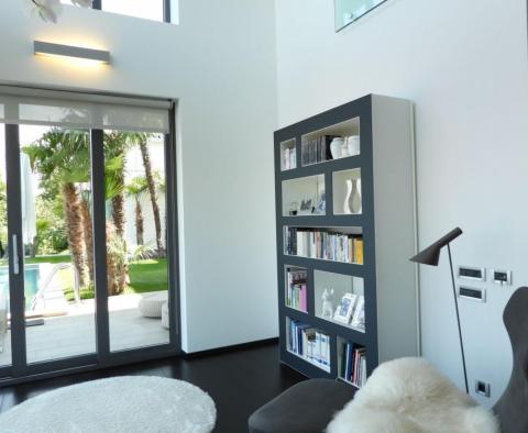 Luxus villa gyönyörű kilátással a tengerre, úszómedencével Lovranban - pic 54