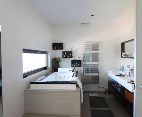 Luxus villa gyönyörű kilátással a tengerre, úszómedencével Lovranban - pic 66