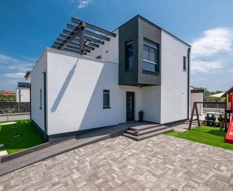 Modern, 3 hálószobás villa medencével, csendes helyen, Galižanában - pic 44