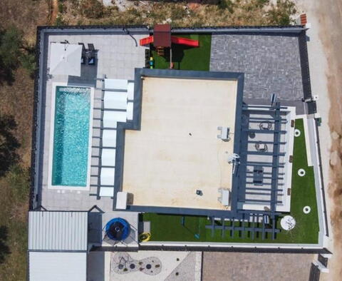 Moderní 3-ložnicová vila s bazénem v klidné lokalitě, Galižana - pic 46