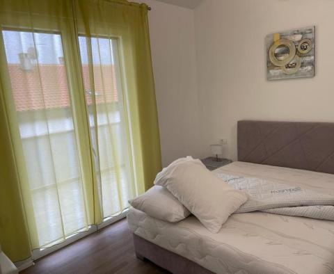 Vízparti új penthouse 4 hálószobával Ciziciben, közvetlenül a tengerparton, rezidencia úszómedencével - pic 17