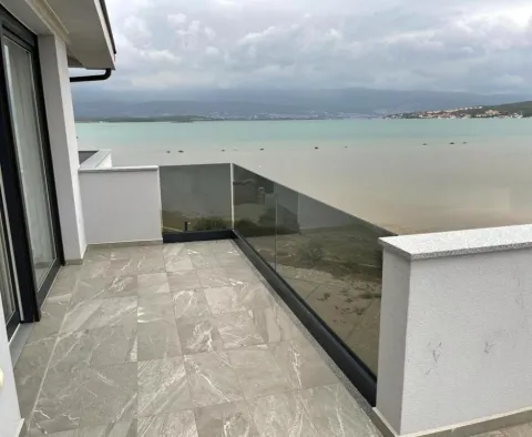 Waterfront new penthouse with 4 bedrooms in Cizici right by the beach, residence with swimming pool - pic 6
