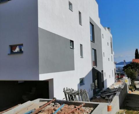 Новая двухуровневая квартира с террасой на крыше всего в 40 метрах от пляжа - фото 10