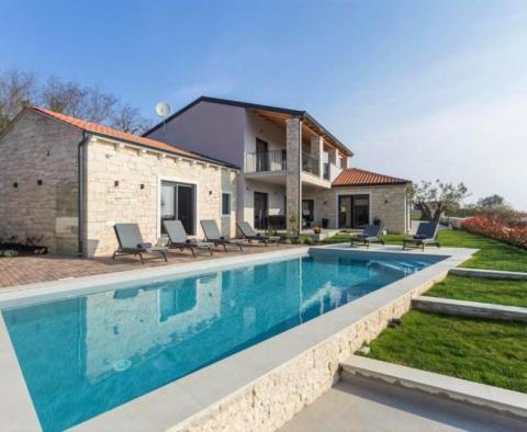 Luxury stone villa in Poreč with distant Adriatic sea views - pic 2