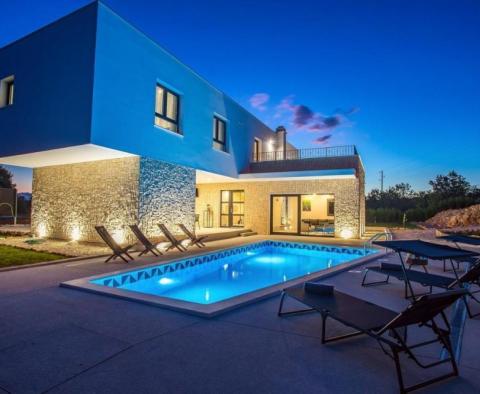 Étonnante villa au design moderne dans la région de Split - pic 2