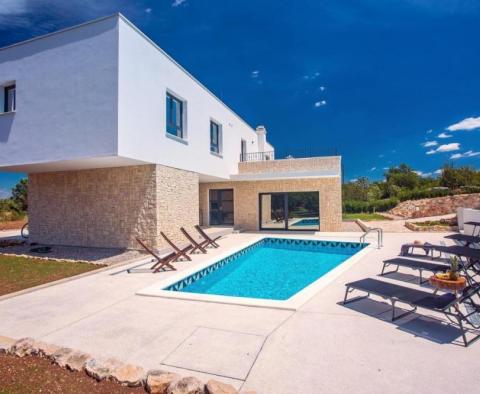Étonnante villa au design moderne dans la région de Split - pic 4