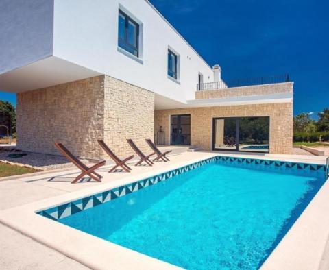 Étonnante villa au design moderne dans la région de Split - pic 12