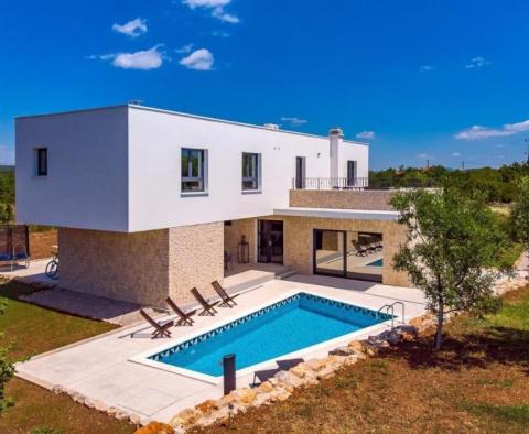 Étonnante villa au design moderne dans la région de Split - pic 41