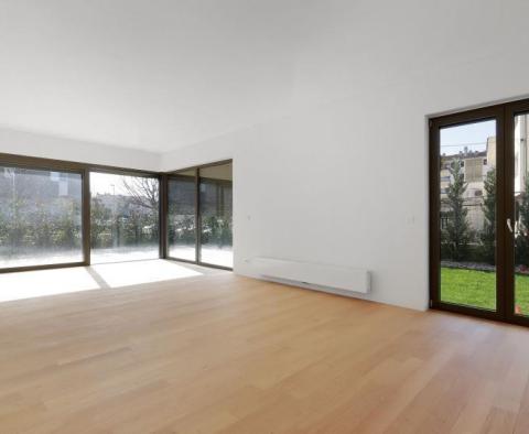 Luxus lakás a földszinten egy új rezidencia Rovinjban! 