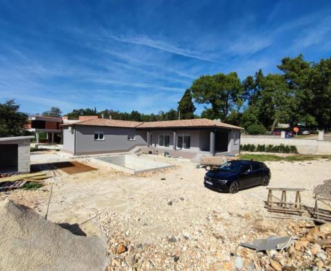 Neue Villa mit Swimmingpool in Divšići, Marčana - foto 2