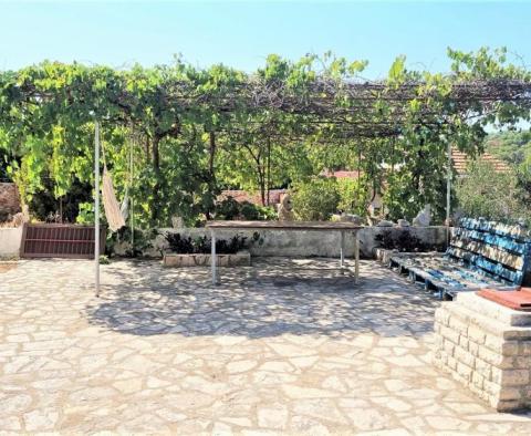 Quality house just 120 meters from the sea, with a large garden and parking in North-West part of Hvar - pic 6