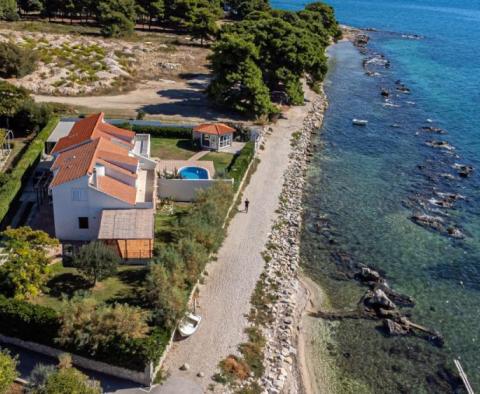 Rare seafront villa in Kastel Stafilic, with swimming pool and great sea views - pic 8