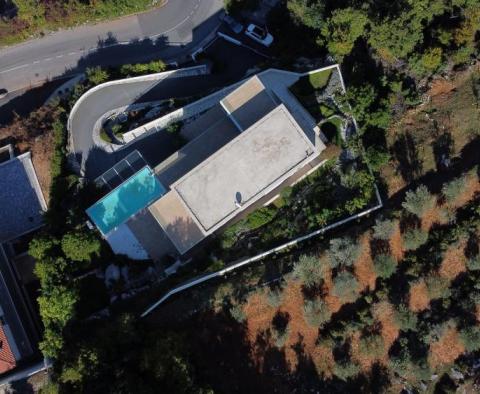 An exclusive villa of 400m2 with a swimming pool and a panoramic view of the sea in Opatija - pic 4