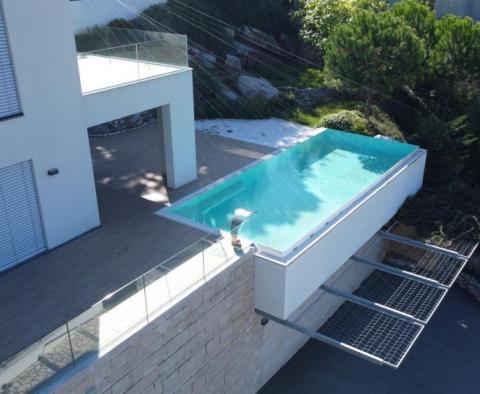 An exclusive villa of 400m2 with a swimming pool and a panoramic view of the sea in Opatija - pic 10