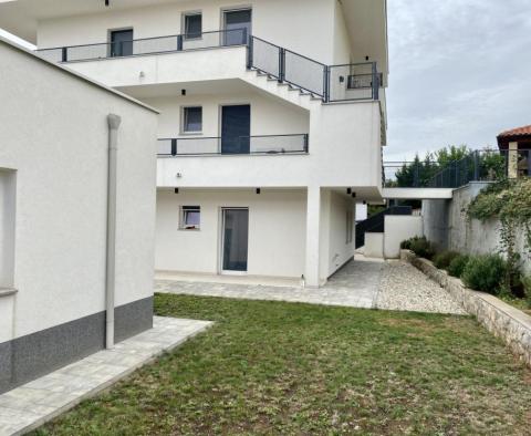 Modern exclusive new building in Kostrena just 300 meters from the sea - ground floor apartment with garden 400m2, apartment 42m2 and garage 100m2 - pic 2