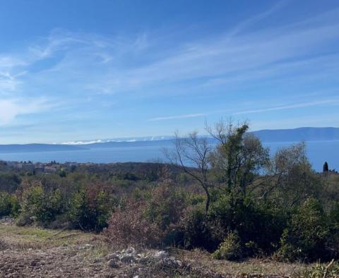 Städtisches Grundstück mit Meerblick in Ravni, Raša, 2.086 m2 