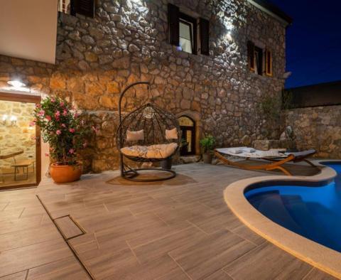 Krásná autentická vila na ostrově Krk s bazénem a designovou rekonstrukcí - pic 6