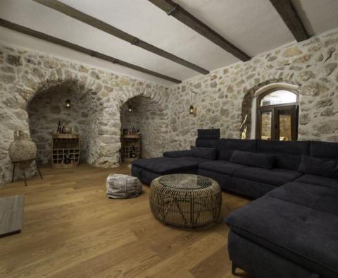 Krásná autentická vila na ostrově Krk s bazénem a designovou rekonstrukcí - pic 14
