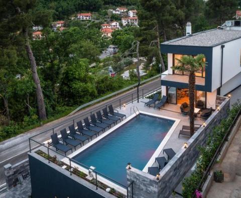 Modern spacious villa in Mošćenička Draga on land plot of 1230 sq.m., just 500 meters from the sea 