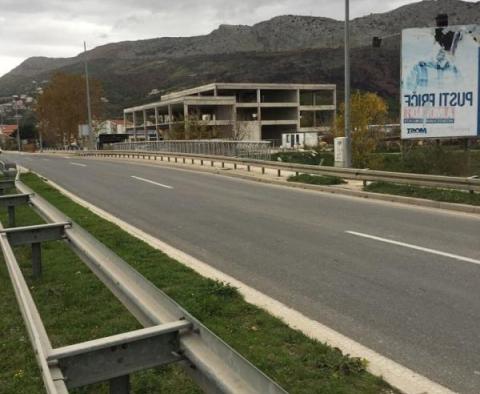Nekompletní hotel na prodej pouhých 50 metrů od moře v oblasti Splitu - pic 14