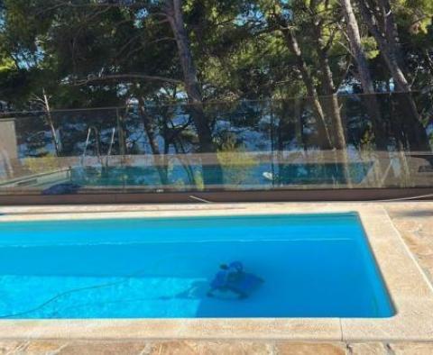 Great apartment on Hvar in boutique residence just 50 meters from the sea 
