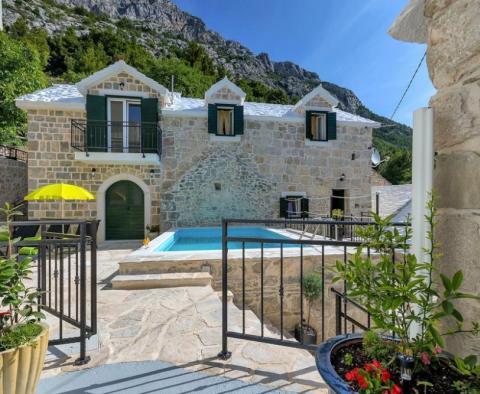 Complex of two renovated villas with swimming pool in Baska Voda - pic 4