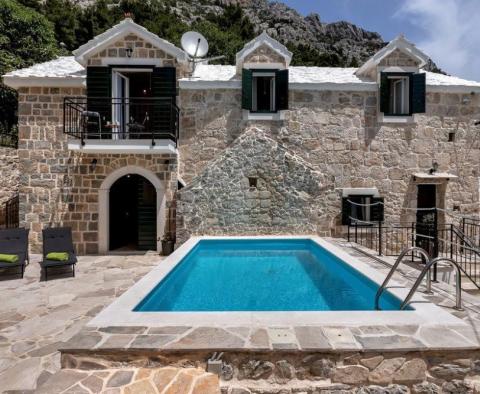 Complex of two renovated villas with swimming pool in Baska Voda - pic 8
