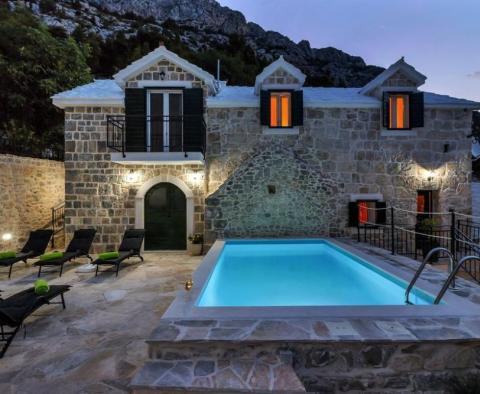 Complex of two renovated villas with swimming pool in Baska Voda - pic 12