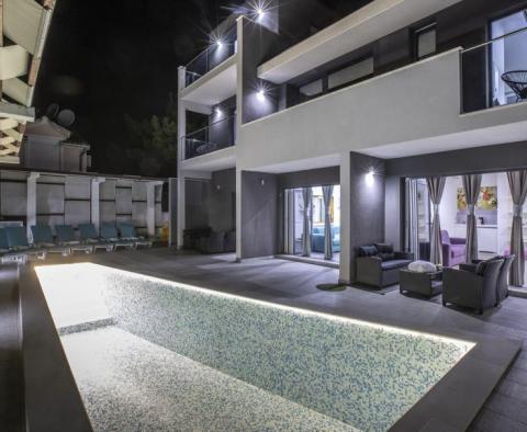 Moderne Apart-Villa mit 4 Apartments nur 50 Meter vom Meer entfernt - foto 27