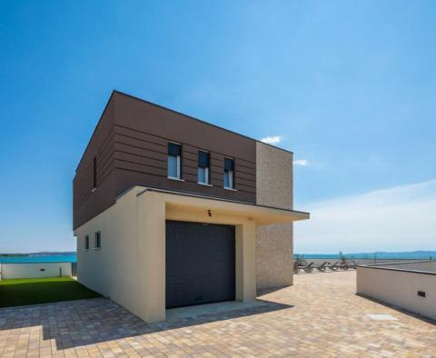 Villa 5 ***** étoiles moderne nouvellement construite directement sur la plage de sable dans la région de Zadar - pic 12