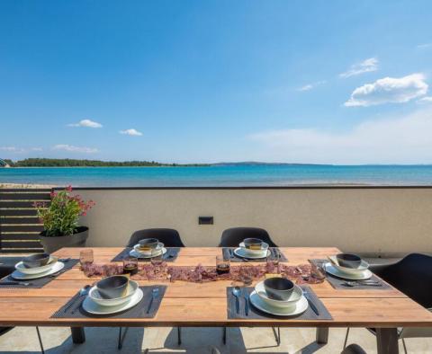 Neu gebaute, moderne 5-Sterne-Villa direkt am Sandstrand in der Gegend von Zadar - foto 40