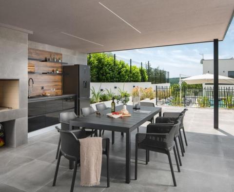 Villa de luxe avec court de tennis, piscine et vue mer dans la romantique Vrsar - pic 7