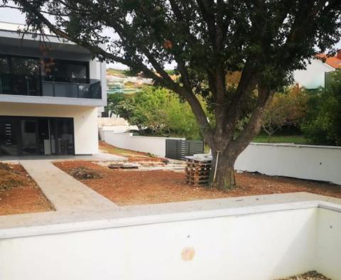 Wonderful newly built modern villa with sea view in Medulin, just 300 meters from the sea 