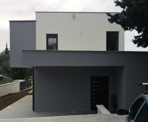 Wonderful newly built modern villa with sea view in Medulin, just 300 meters from the sea - pic 4