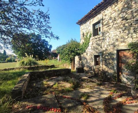 Stone house in Labin area with land plot of 3956 sq.m. - pic 8