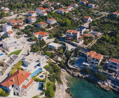 Belle villa neuve avec piscine à seulement 50 mètres de la mer dans la baie de Stivasnica, région de Rogoznica - pic 5